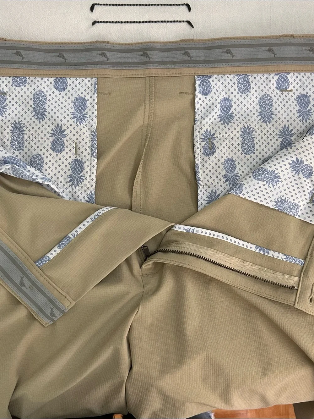 Tommy Bahama Chip Shot 10 Inch Short IslandZone UPF 30 Stone Khaki Size 42 NWT